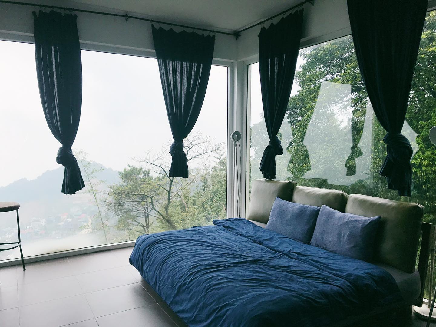 Không gian nghỉ ngơi tầng 2 siêu đẹp với cửa kính